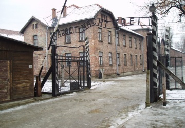 85. Rocznica I Transportu do Auschwitz. Beata Szydło: Musimy być strażnikami pamięci