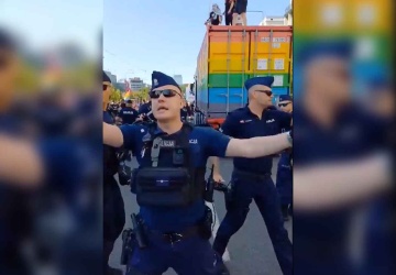 Awantura na Paradzie Równości. Wydarzenie tymczasowo przerwano