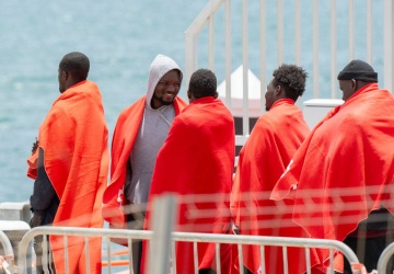 Służby Tuska mają podrzucać nielegalnych imigrantów do domów dziecka