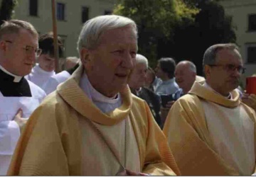 Boże Ciało ciało na Wawelu. Bp Zając: Eucharystia karmi nas odrobiną chleba i daje moc