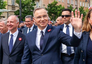 Prezydent zwrócił się do Tuska: Trzymajcie się z daleka od kart do głosowania
