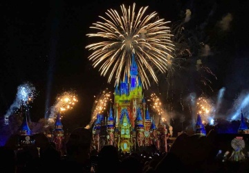 Niepokojący ślub w Disneylandzie. 9-letnia panna młoda wniesiona na ceremonię