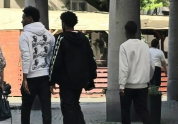 Stoją przed szkołą. Mieszkańcy Zielonej Góry zaniepokojeni napływem imigrantów