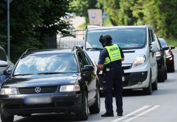 Zabójstwo w Małopolsce. Policja przeczesuje lasy i domy; sprawca nadal na wolności