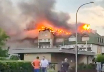 Ogromny pożar bloku mieszkalnego w Ząbkach