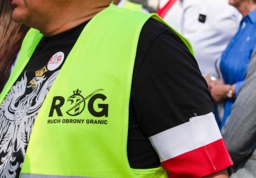 Komu służycie?. Ostra reakcja Roberta Bąkiewicza na zaskakujący ruch policji