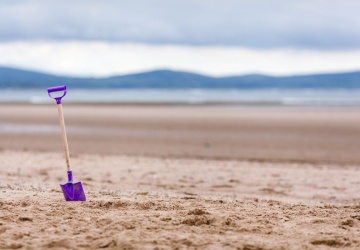 Nastolatek wykopał dół na plaży. Zginął zasypany piaskiem
