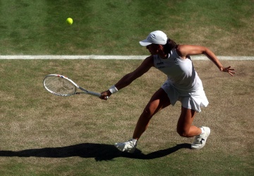 Iga Świątek zdemolowała rywalkę w pierwszym secie finału Wimbledonu