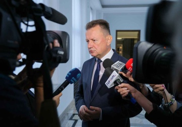 Szef klubu PiS o ułaskawieniu Roberta Bąkiewicza: „Bronił kościołów przed atakiem barbarzyńców” 