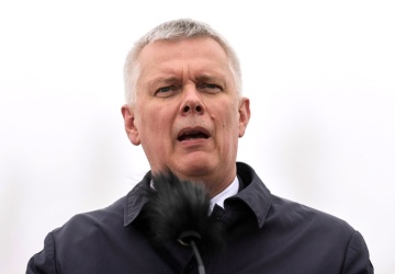 Siemoniak uderza w PiS ws. przestępstw imigrantów. Internauci ripostują: To manipulacja