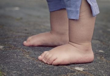 Dwuletni chłopiec znaleziony w Oknie Życia w Katowicach 