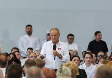 Niech spie.dala. Silni Razem wściekli na Donalda Tuska