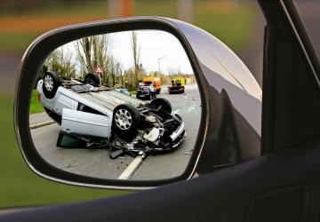 Tragedia na S7. Osobowe auto z rodziną wjechało w parkującą ciężarówkę