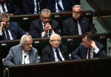 Najnowszy sondaż: PiS na czele, spadek KO, potężny wzrost Konfederacji