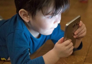 Groźny trend opanowuje internet. KidsAlert bije na alarm