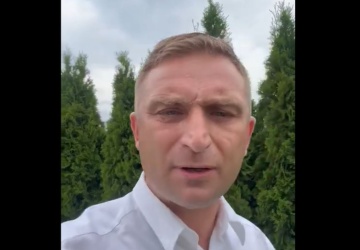 Komornik zajął konto Roberta Bąkiewicza. Chodzi o świadczenie na rzecz Babci Kasi