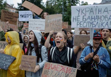 Przez tę decyzję prezydenta ludzie byli wściekli na Zełenskiego. Parlament zmienił wszystko