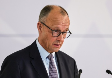 Działacz KO w Bytomiu spotkał się z Friedrichem Merzem, przywiózł szalik Oberschlesien
