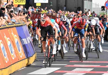 Wypadek na trasie Tour de Pologne. Jeden z kolarzy w ciężkim stanie