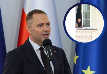 Wychodzę za pół godziny - Karol Nawrocki uprzedził z okna zgromadzonych przed Belwederem