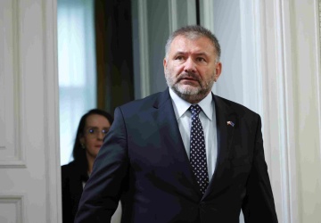Żurek za demokracją walczącą. Opowiada o łamaniu ręki