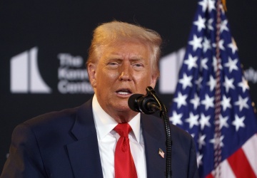 Politico: Trump powiedział, że USA mogą udzielić Ukrainie gwarancji bezpieczeństwa