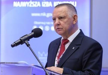 „Rzeczpospolita”: Marian Banaś betonuje NIK