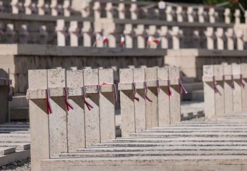 Placówka Schenpfa zapomniała o Święcie Wojska Polskiego? Relacja z polskiego cmentarza pod Monte Cassino