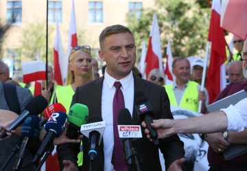Decyzją sądu Robert Bąkiewicz nie może zbliżać się do przejść granicznych z Niemcami bliżej niż na 1 km