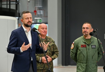 Najprawdopodobniej mamy do czynienia z dronem. Szef MON zabiera głos ws. eksplozji na Lubelszczyźnie