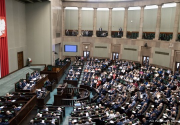 PiS na czele, KO z potężnym spadkiem, Konfederacja rośnie. Zobacz najnowszy sondaż
