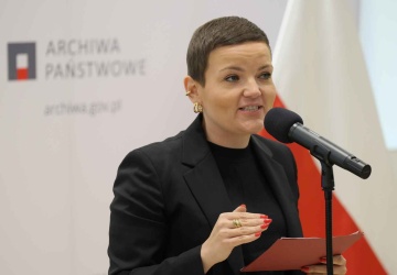 Ministerstwo Kultury tłumaczy się z kosztów podróży Cienkowskiej. Wszystko przez uraz kręgosłupa