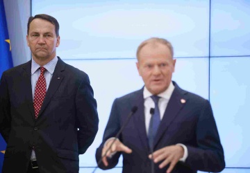 Przymiarki do zmiany premiera? Sondaż Tusk vs. Sikorski 