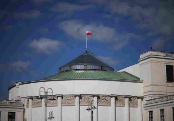 Jest nowy sondaż. Z Sejmu wypada dwóch rządowych koalicjantów