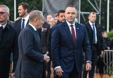 Polacy murem za prezydentem. To on, a nie Tusk ma reprezentować Polskę w USA [Sondaż]