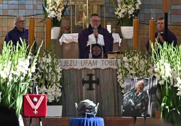 Pogrzeb Stanisława Soyki. Odznaczenie i słowa prezydenta Nawrockiego