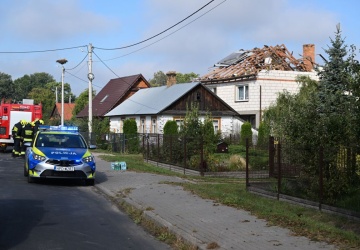 Jeden z dronów uderzył w budynek mieszkalny. Trwa akcja służb