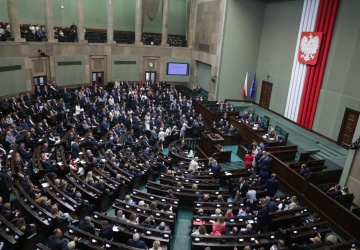 Tylko cztery partie w Sejmie, spory wzrost Konfederacji. Zobacz najnowszy sondaż