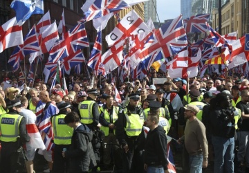 Gigantyczna frekwencja na patriotycznym marszu w Londynie. Największa demonstracja narodowa od dekad