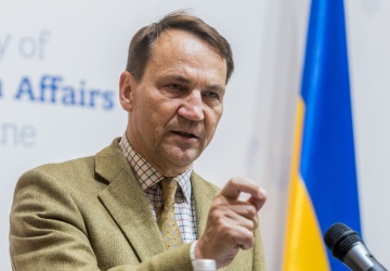 Sikorski: NATO powinno zestrzeliwać drony i rakiety nad Ukrainą