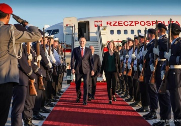 Prezydent Nawrocki rozpoczyna wizyty w Berlinie i Paryżu