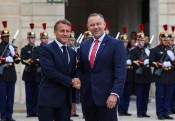 Prezydent Karol Nawrocki w Paryżu. Rozmowy „w cztery oczy” z prezydentem Francji 