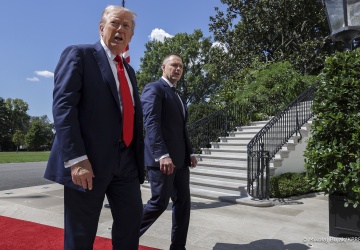 Donald Trump napisał list do Karola Nawrockiego. Przesyłka miała utknąć w Ambasadzie RP