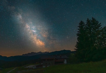 Szykuje się astronomiczne widowisko. Kiedy warto patrzeć w niebo?