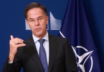 Rutte: Nie możemy wydawać milionów na pociski, aby zestrzeliwać tanie drony