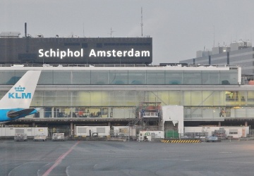 Paraliż na lotnisku w Amsterdamie. Silny wiatr zatrzymał setki pasażerów