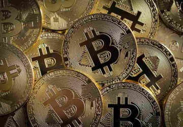 Bitcoin bije rekord: ponad 125 tysięcy dolarów za jednostkę. Skąd taki kurs?