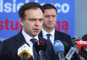 Domański w TVN24: Trzy podatki w górę. Nie ma innego wyjścia