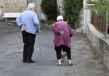 Rząd Tuska postanowił zaoszczędzić  na seniorach