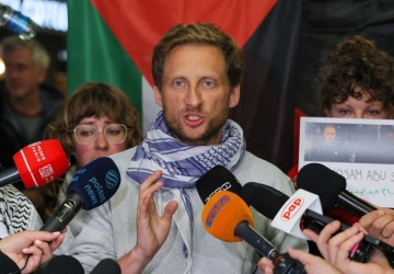 Poseł Sterczewski ukarany po wyprawie do Strefy Gazy. To nie było za mądre